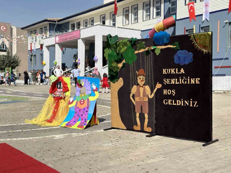 Diyarbakır’da Anaokulu Öğrencileri ‘kukla Şenliği’nde Buluştu