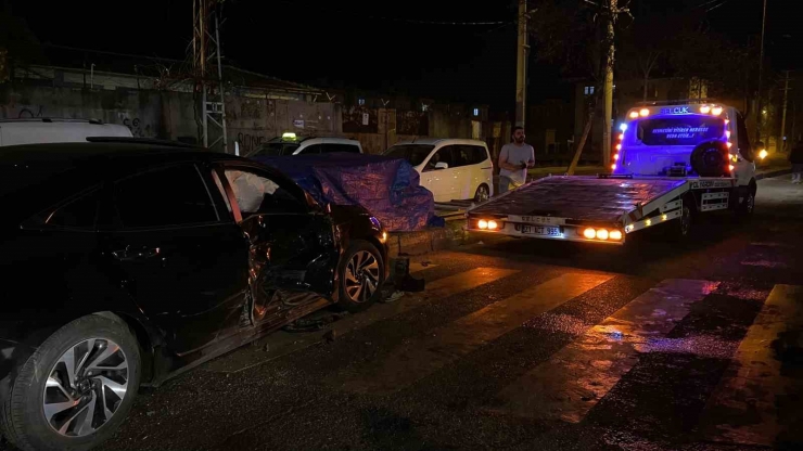Diyarbakır’da İki Otomobil Çarpıştı: 4 Yaralı