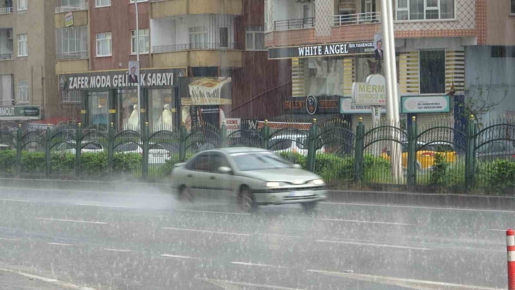 Diyarbakır’da Sağanak Yağış