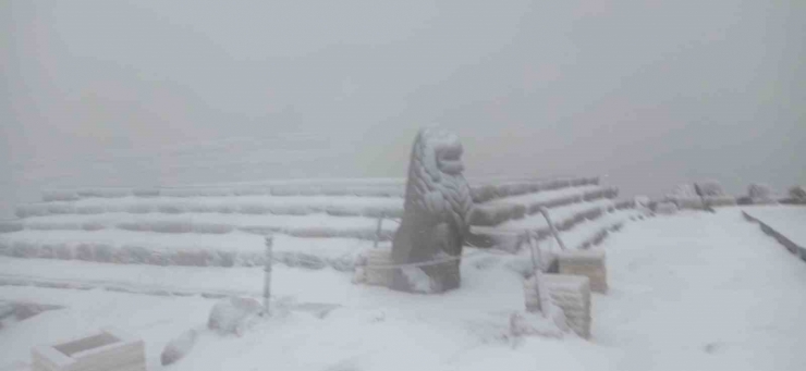 Nemrut Dağı Yeniden Beyaza Büründü