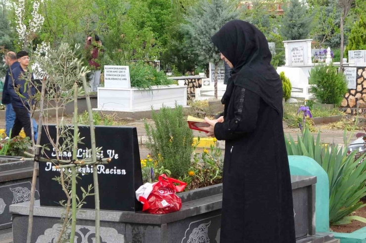 Diyarbakır’da Deprem Mezarlığında Hüzünlü Bayram Ziyareti