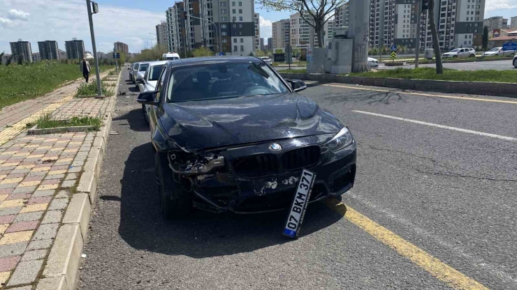 Diyarbakır’da İki Otomobil Çarpıştı: 6 Yaralı