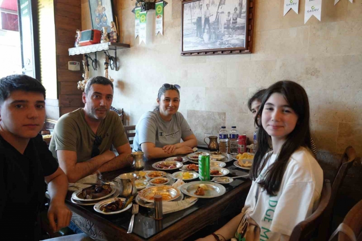 Tatili Fırsat Bilen Vatandaşlar Gaziantep Lezzetlerine Akın Etti