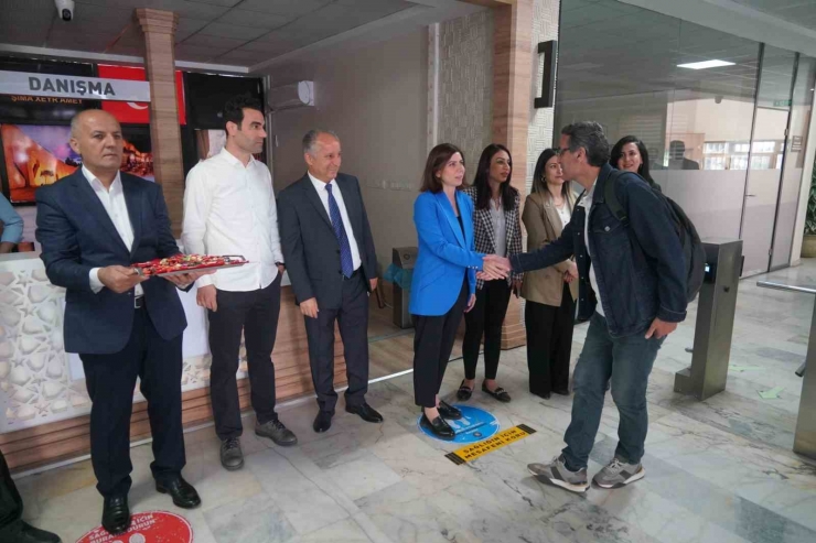 Diyarbakır Büyükşehir Belediye Başkanı Bucak, Personeli Karşıladı