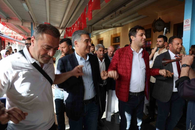 Turistik Diyarbakır Ekspresi Davul Zurnayla Karşılandı