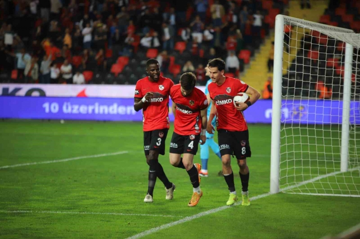 Trendyol Süper Lig: Gaziantep Fk: 2 - Kasımpaşa: 0 (ilk Yarı)