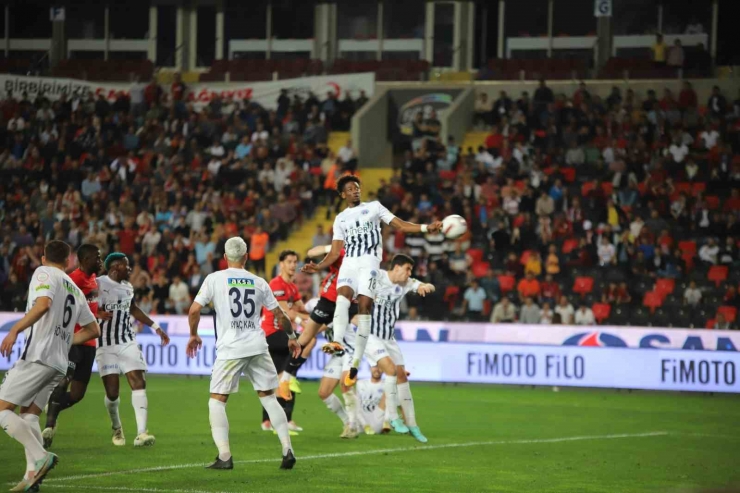 Trendyol Süper Lig: Gaziantep Fk: 2 - Kasımpaşa: 0 (ilk Yarı)