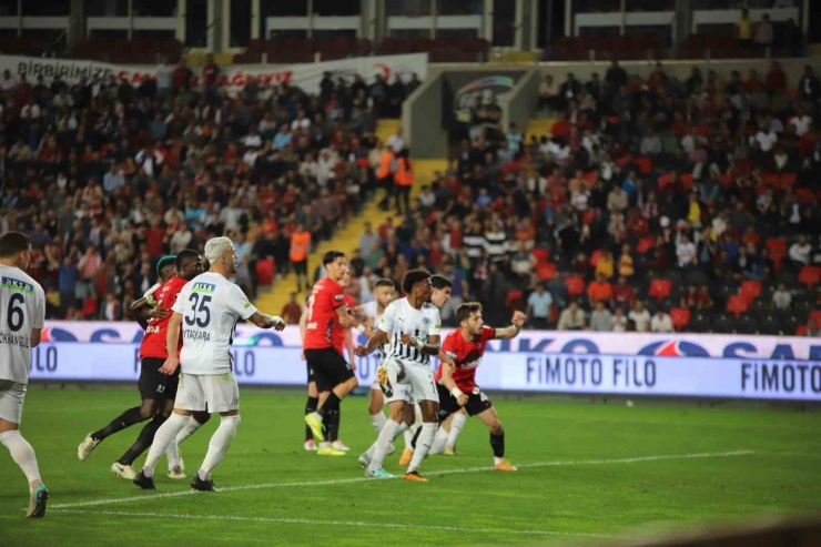 Trendyol Süper Lig: Gaziantep Fk: 2 - Kasımpaşa: 0 (ilk Yarı)