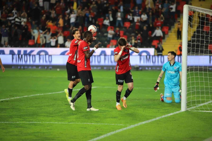 Trendyol Süper Lig: Gaziantep Fk: 2 - Kasımpaşa: 0 (ilk Yarı)