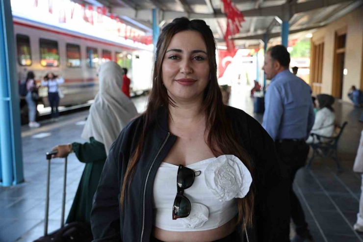 "turistik Diyarbakır Ekspresi" İle Diyarbakır’a Gelenler Kente Hayran Kaldı