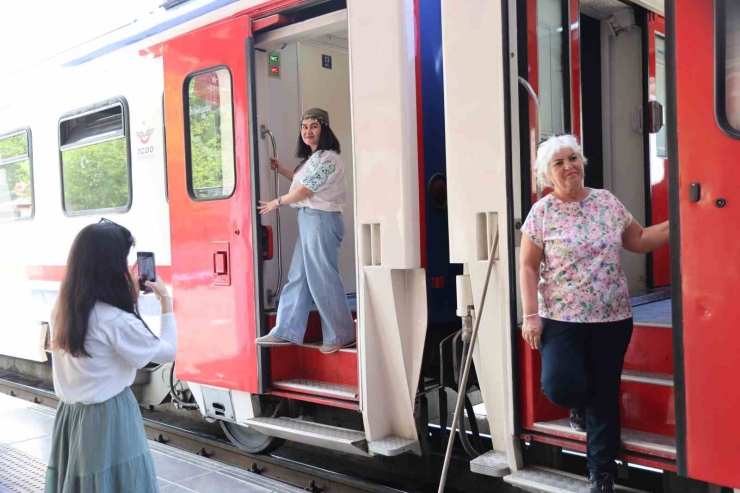 "turistik Diyarbakır Ekspresi" İle Diyarbakır’a Gelenler Kente Hayran Kaldı