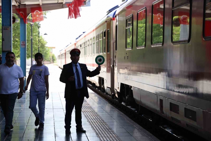 "turistik Diyarbakır Ekspresi" İle Diyarbakır’a Gelenler Kente Hayran Kaldı