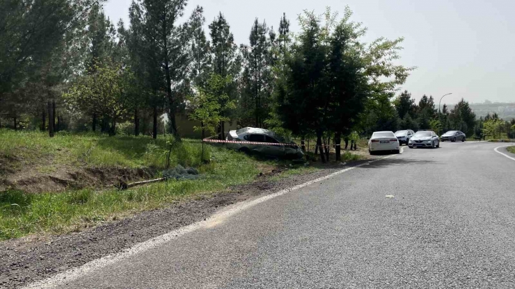 Diyarbakır’da Kontrolden Çıkan Otomobil Takla Attı: 3 Yaralı