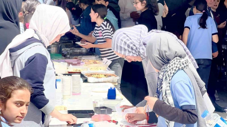 Öğrencilerden Gazze’ye Destek Kampanyası