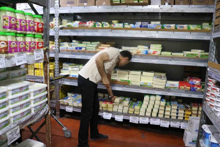 Şanlıurfa’da Markette Kaşar Peynir Hırsızlığı Kameraya Yansıdı