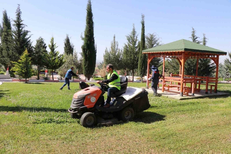 Haliliye’de Parklar Yaza Hazırlanıyor