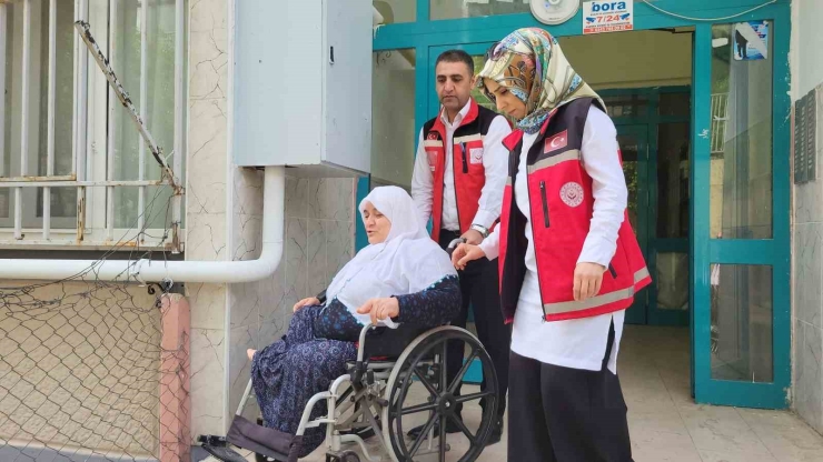 Vali İle Görüşmek İsteyen Engelli Kadın Özel Araçla Makamı Getirildi