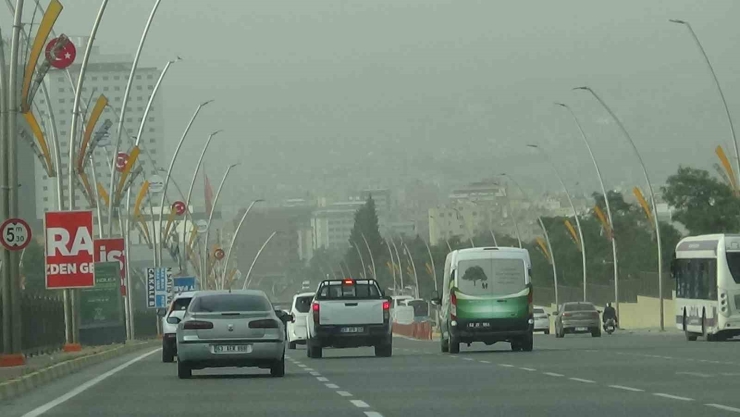 Şanlıurfa’da Toz Taşınımı Etkili Oldu