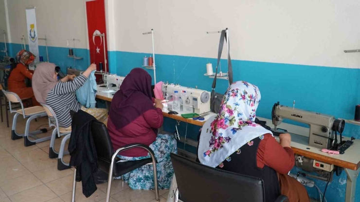 Haliliye’de Kadınlar Sertifika Alıp İş Hayatına Atılıyor