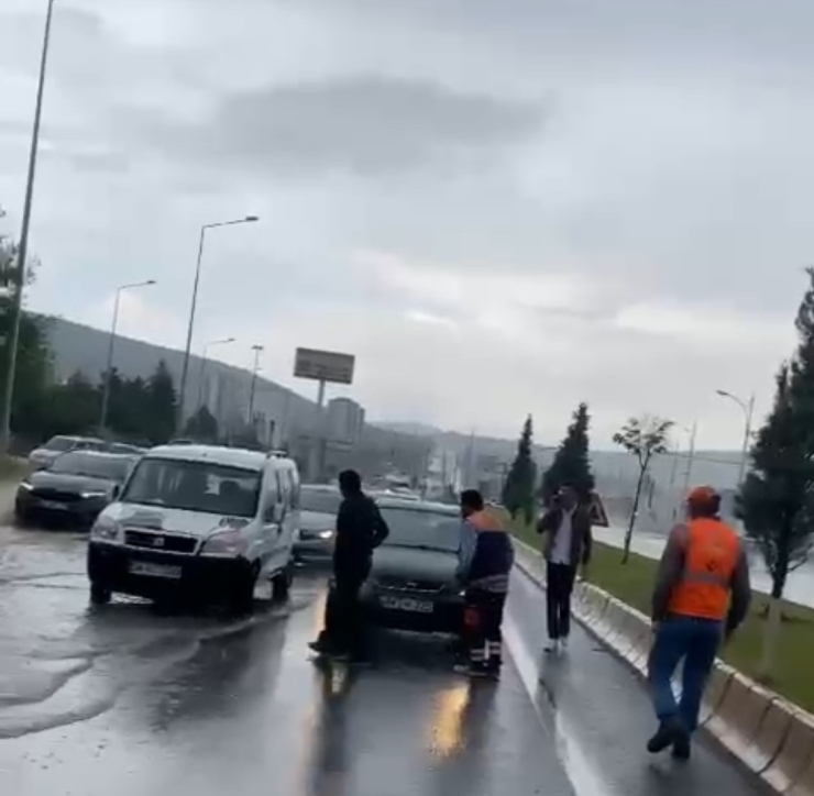 Malatya’da Sağanak Etkili Oldu Yollar Göle Döndü