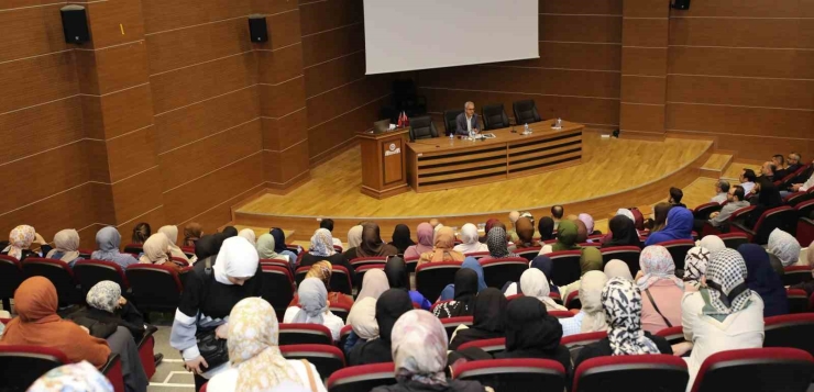 Prof. Dr. Aslan’dan Hz. Peygamber’in Örnekliği Konferansı