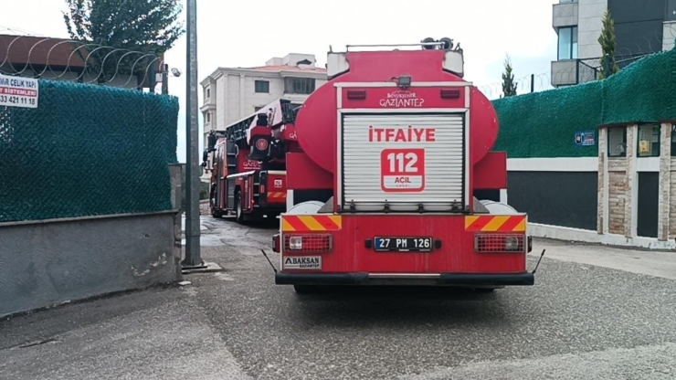 Lüks Sitede Çıkan Yangın Korku Ve Paniğe Yol Açtı