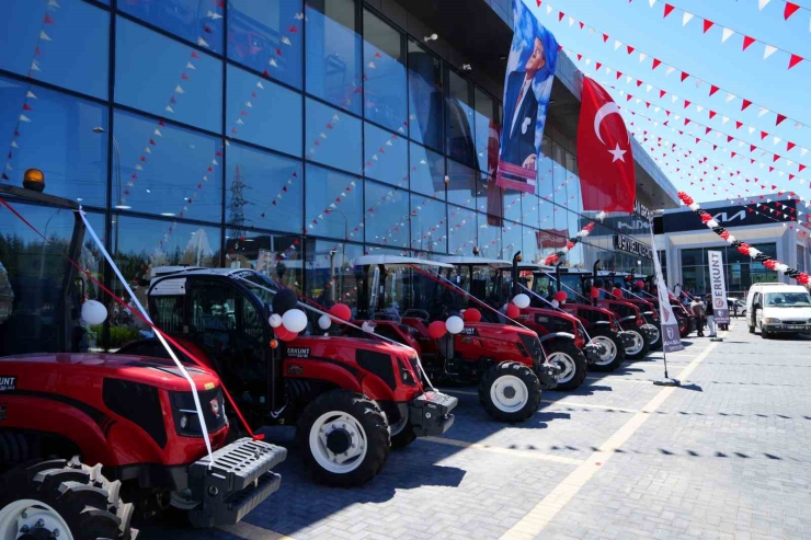 Alparslan Group’tan Çiftçilere Muhteşem Showroom