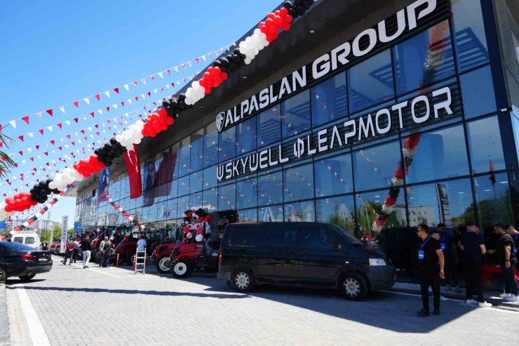 Alparslan Group’tan Çiftçilere Muhteşem Showroom