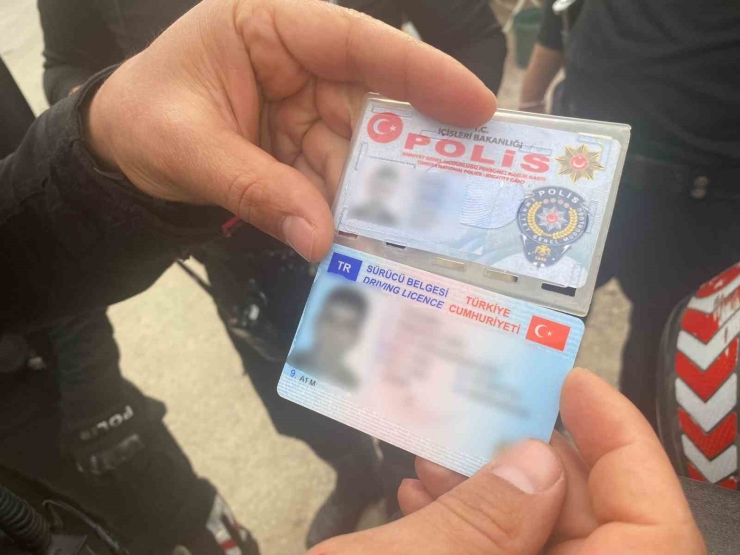 Sahte Komiser, Gerçek Polislere Yakalandı