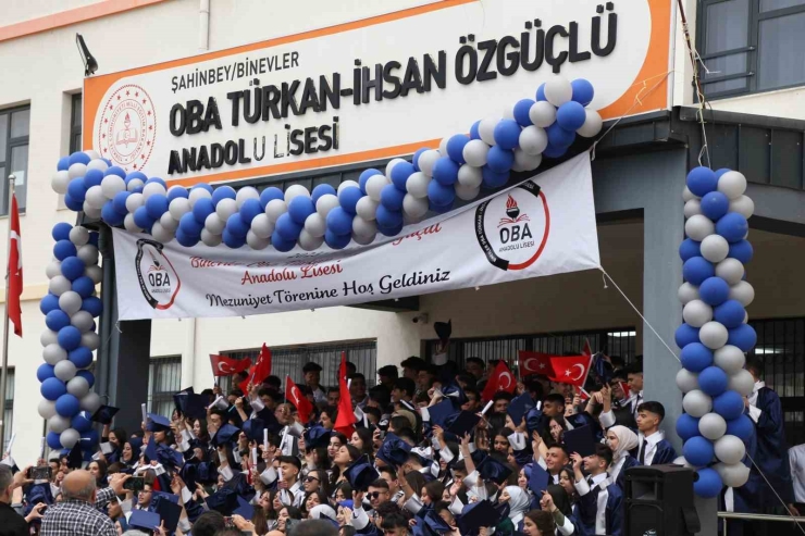 Oba Türkan-ihsan Özgüçlü Anadolu Lisesi İlk Mezunlarını Verdi