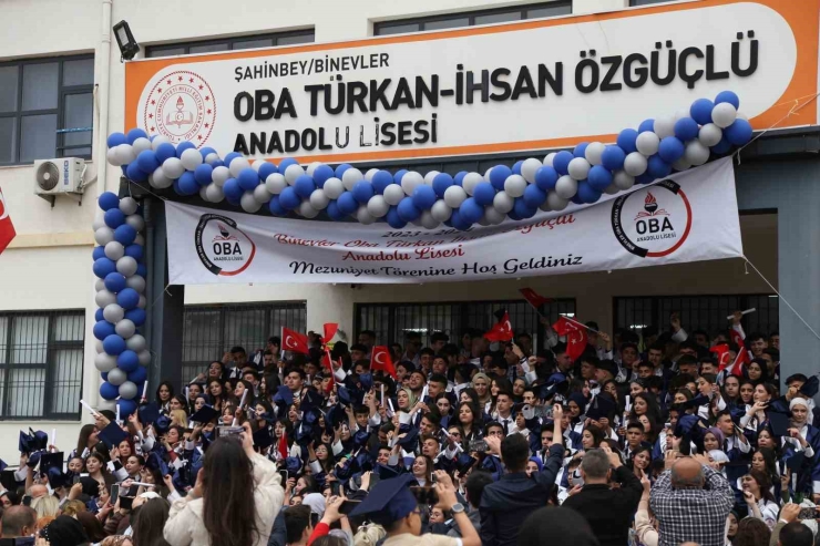 Oba Türkan-ihsan Özgüçlü Anadolu Lisesi İlk Mezunlarını Verdi