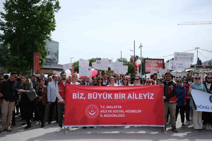 ‘ailemiz İstikbalimiz’ Temalı Kortej Yürüyüşü Gerçekleştirildi