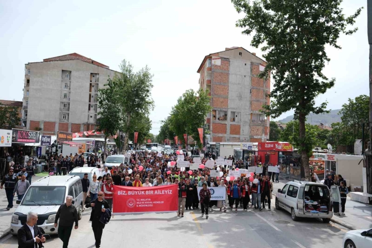 ‘ailemiz İstikbalimiz’ Temalı Kortej Yürüyüşü Gerçekleştirildi