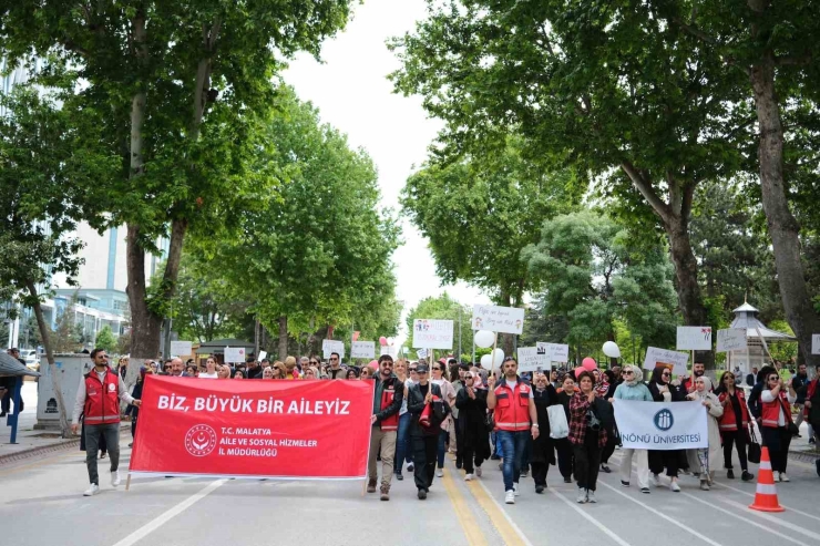 ‘ailemiz İstikbalimiz’ Temalı Kortej Yürüyüşü Gerçekleştirildi