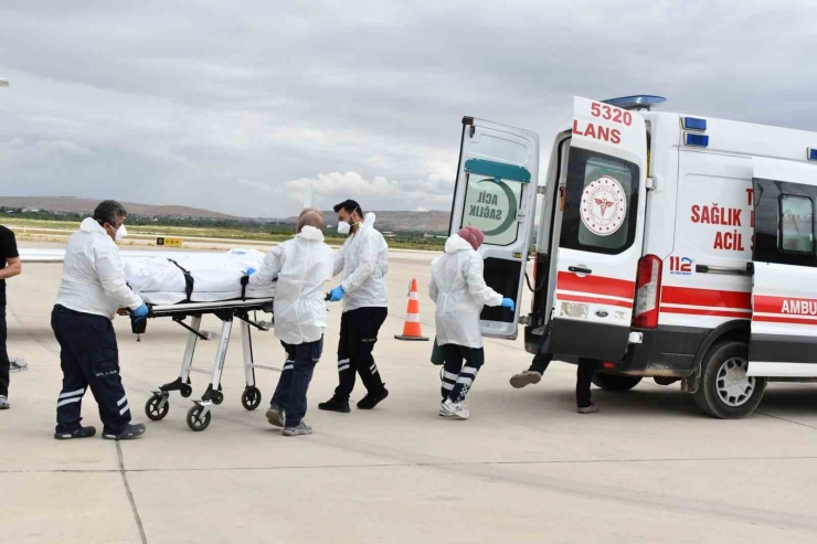 Umre’de Rahatsızlanan Vatandaş Ambulans Uçakla Yurda Getirildi