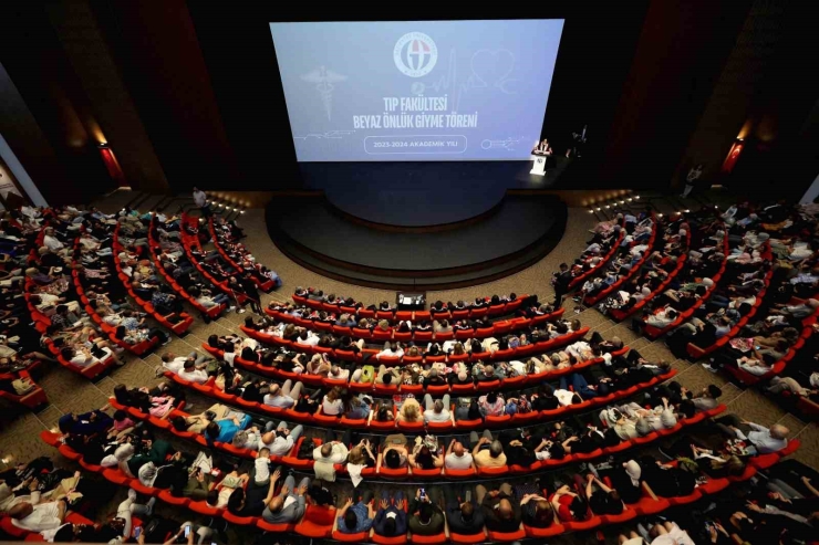 Gaün Tıp Fakültesi Öğrencileri Beyaz Önlüklerini Gururla Giydi