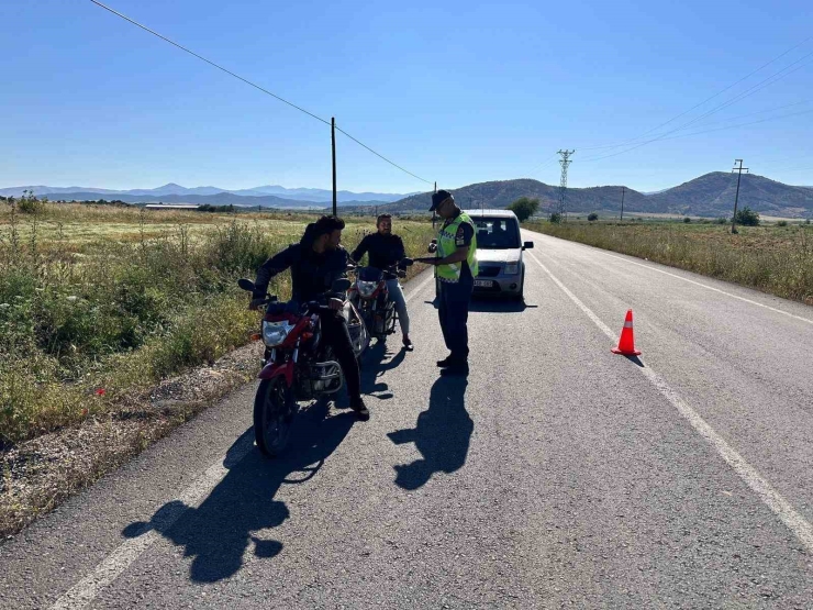 Jandarma Okul Servis Araçları Ve Motosiklet Sürücülerini Denetledi