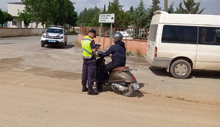 Jandarma Okul Servis Araçları Ve Motosiklet Sürücülerini Denetledi