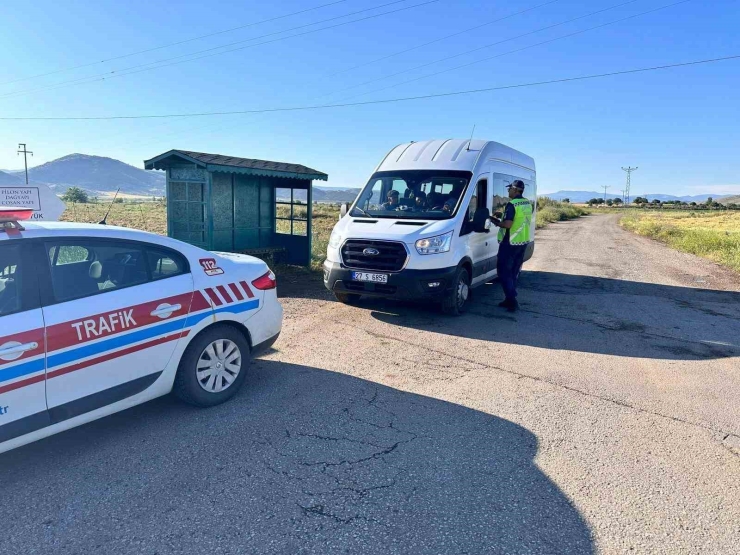 Jandarma Okul Servis Araçları Ve Motosiklet Sürücülerini Denetledi