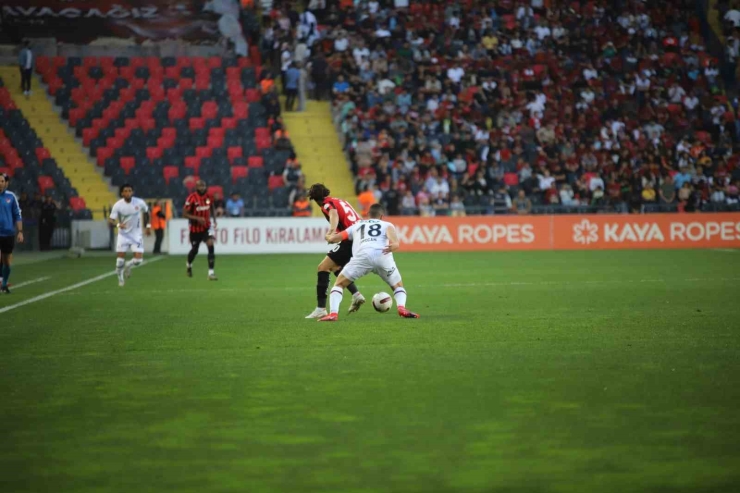 Trendyol Süper Lig: Gaziantep Fk: 0 - Fatih Karagümrük: 0 (maç Devam Ediyor)