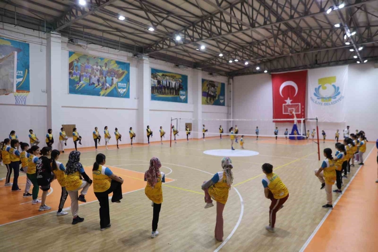 Gençler, Belediye İle Spor Alışkanlığı Kazanıyor