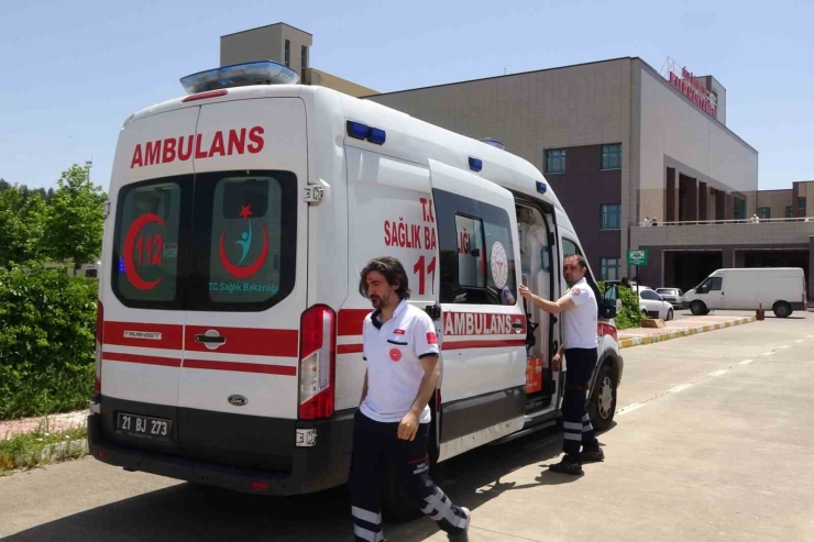 Diyarbakır’da Ambulans Helikopter, Kaynar Süt Kazanına Düşen Çocuk İçin Havalandı