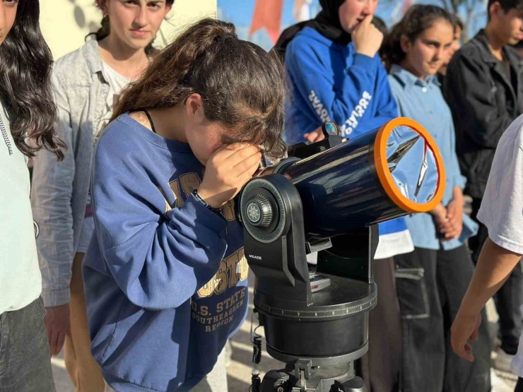 Köy Okulundaki Öğrenciler ‘gökyüzü Gözlem Ve Bilim Şenliği’ Etkinliğinde Buluştu