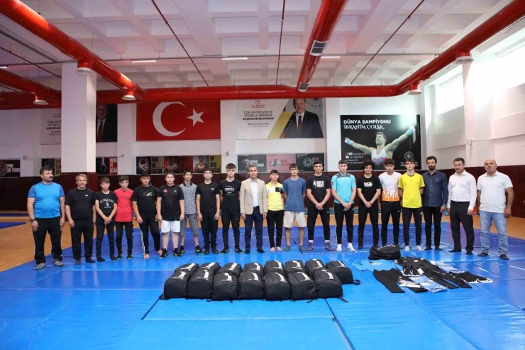 Gündüzlü Sporcu Eğitim Merkezine Malzeme Desteği