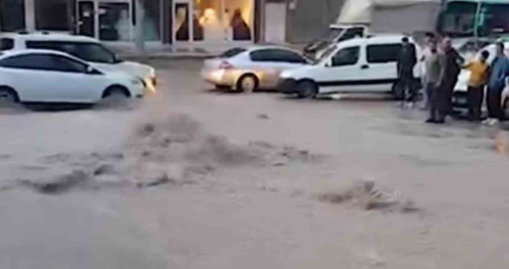 Şanlıurfa’da Sağanak Yağış Etkili Oldu