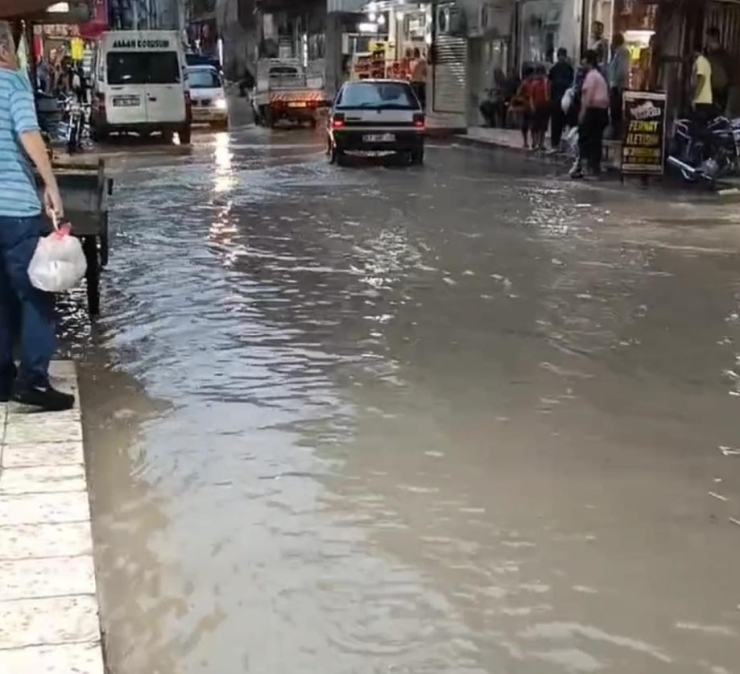 Şanlıurfa’da Sağanak Yağış Etkili Oldu