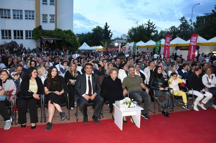 Gaziantep Kolej Vakfı Öğrencilerinden Dans Şöleni