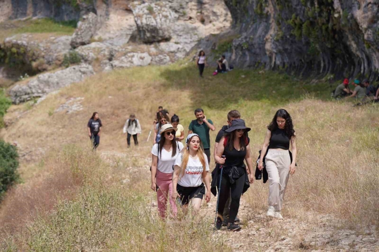 Siverek’in Doğa Harikası Takoran Vadisi’nde Doğa Yürüyüşü Yapıldı