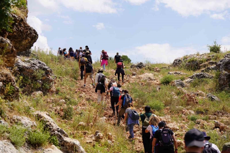 Siverek’in Doğa Harikası Takoran Vadisi’nde Doğa Yürüyüşü Yapıldı