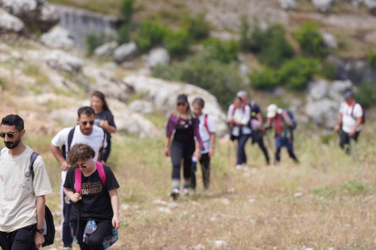 Siverek’in Doğa Harikası Takoran Vadisi’nde Doğa Yürüyüşü Yapıldı